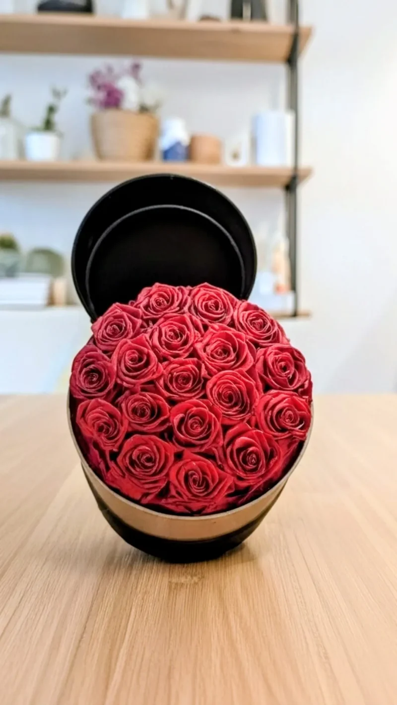 18 Forever Roses